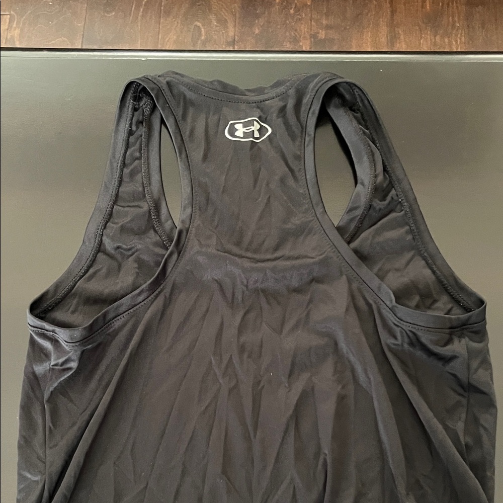 Under Armour Black Tank and Gray Shorts Set - Picture 9 of 9